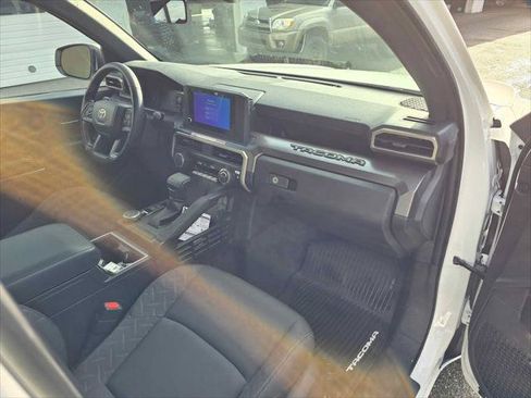 Certified 2025 Toyota Tacoma SR5 AWD/4WD image 12