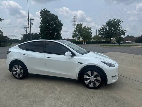 Used 2021 Tesla Model Y Long Range AWD/4WD image 11