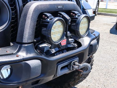 Used 2021 Jeep Gladiator Rubicon AWD/4WD image 6
