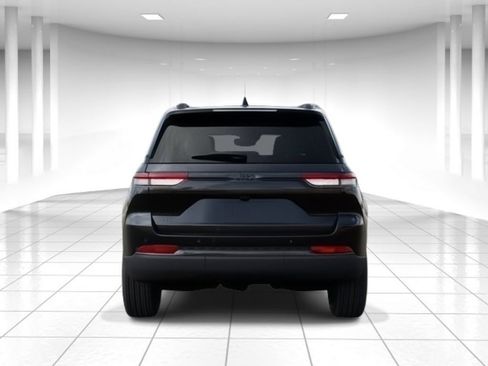 New 2025 Jeep Grand Cherokee Altitude image 7