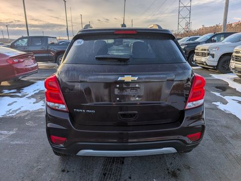 Used 2022 Chevrolet Trax LT w/ LT Convenience Package image 6
