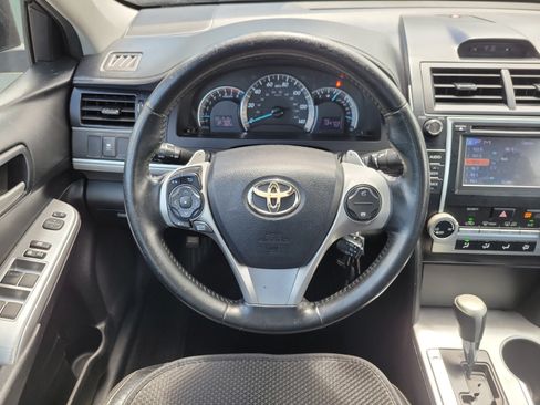 Used 2014 Toyota Camry SE FWD image 12