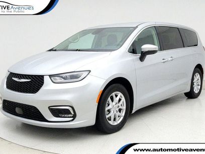 Used 2023 Chrysler Pacifica Touring-L