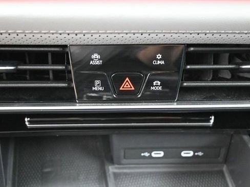 Used 2024 Volkswagen Atlas Peak Edition SE AWD/4WD image 23