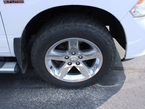 Used 2017 RAM 1500 Express AWD/4WD image 5