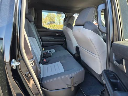 Used 2025 Toyota Tacoma TRD Sport AWD/4WD image 19