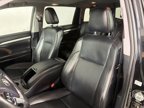 Used 2019 Toyota Highlander XLE image 13