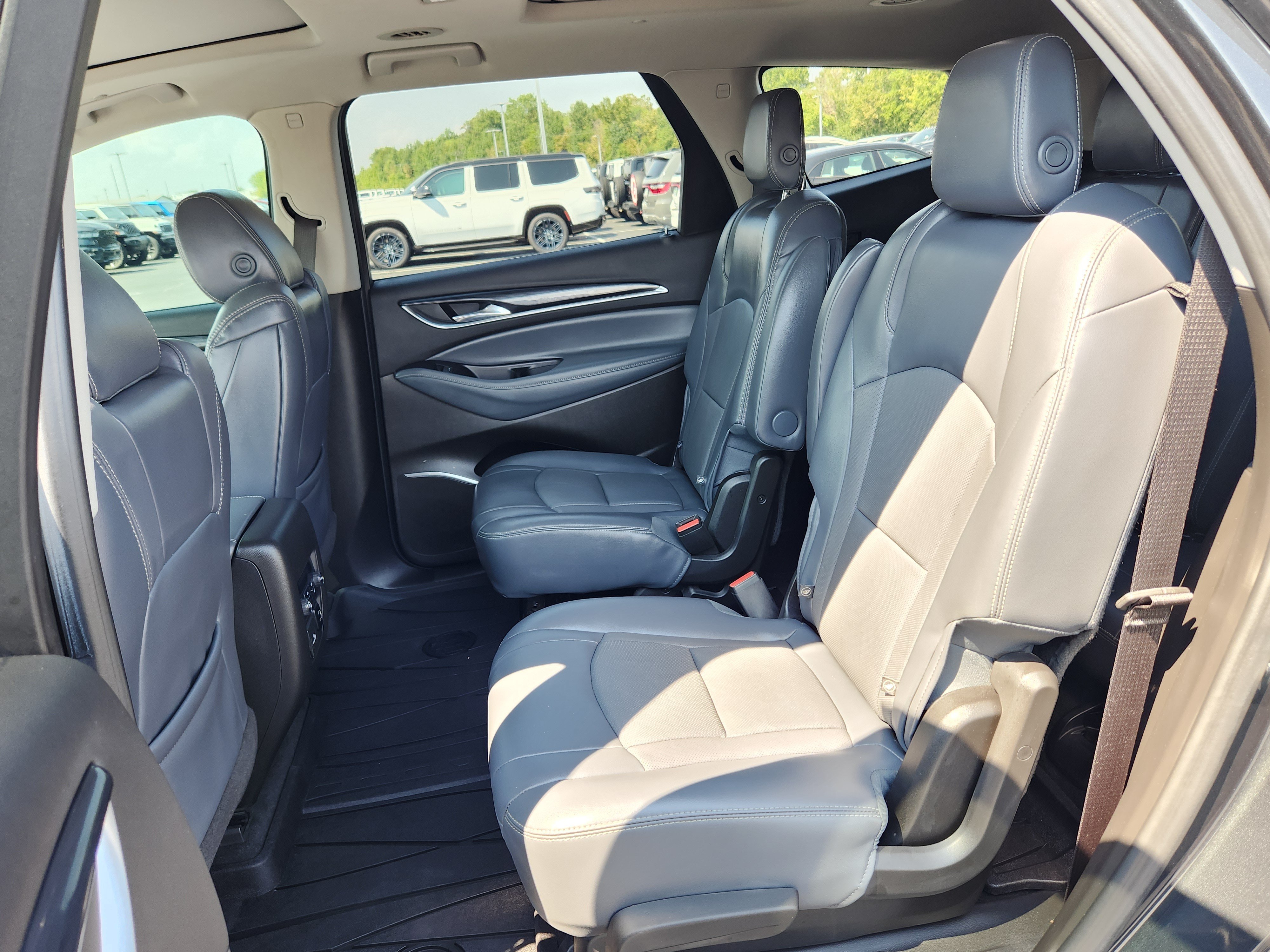 Used 2018 Buick Enclave Premium w/ Experience Buick Package AWD/4WD image 12