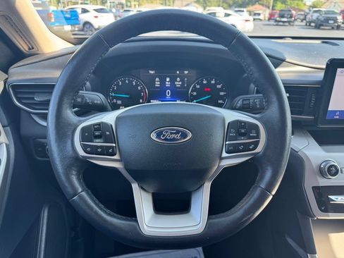 Used 2023 Ford Explorer XLT w/ Equipment Group 202A AWD/4WD image 8