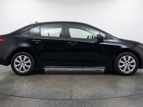Used 2025 Toyota Corolla LE image 11