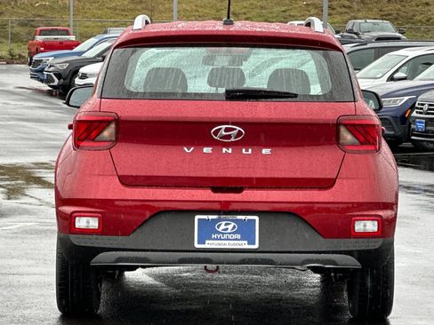 New 2025 Hyundai Venue SEL image 4
