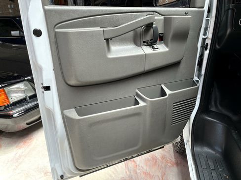 Used 2019 Chevrolet Express 2500 w/ Driver Convenience Package RWD image 21