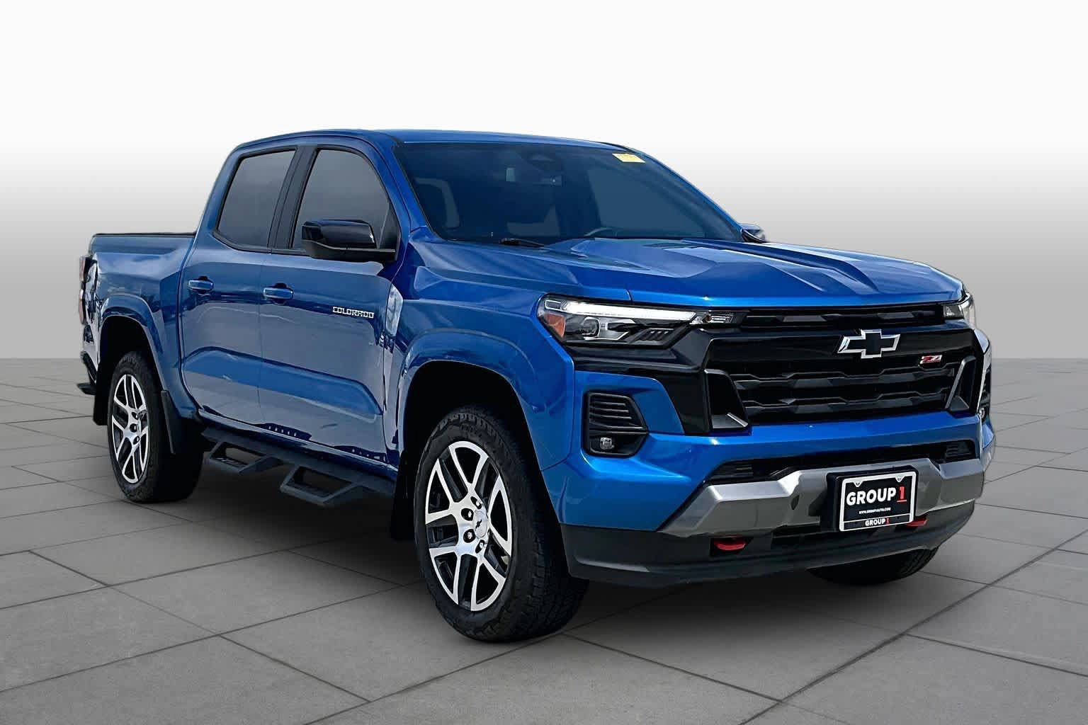 Used 2023 Chevrolet Colorado Z71 w/ Z71 Convenience Package 2 AWD/4WD image 3