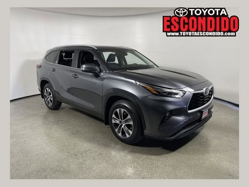 Used 2024 Toyota Highlander XLE image 1