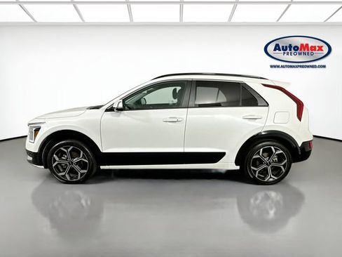 Used 2023 Kia Niro EX Touring FWD image 9