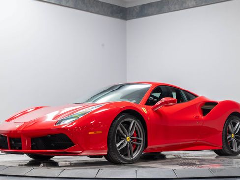 Used 2018 Ferrari 488 GTB RWD image 2
