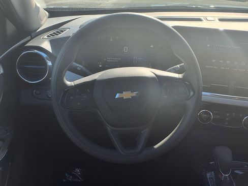 Used 2025 Chevrolet Trax LT image 14