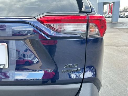 Used 2023 Toyota RAV4 XLE Premium image 12