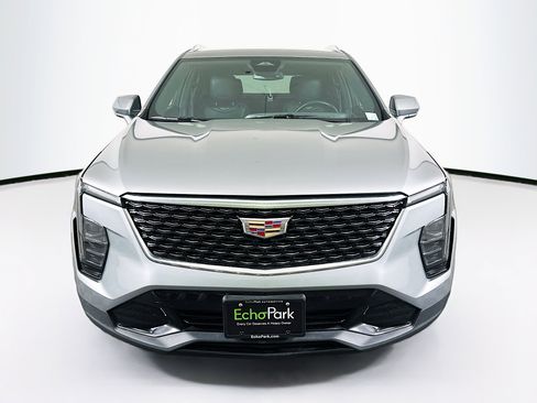 Used 2024 Cadillac XT4 Premium Luxury image 2