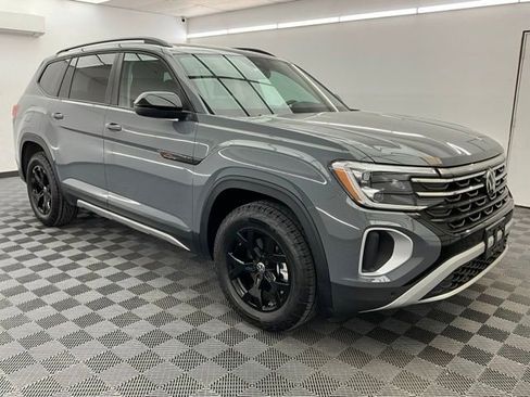 Used 2025 Volkswagen Atlas Peak Edition SE AWD/4WD image 5