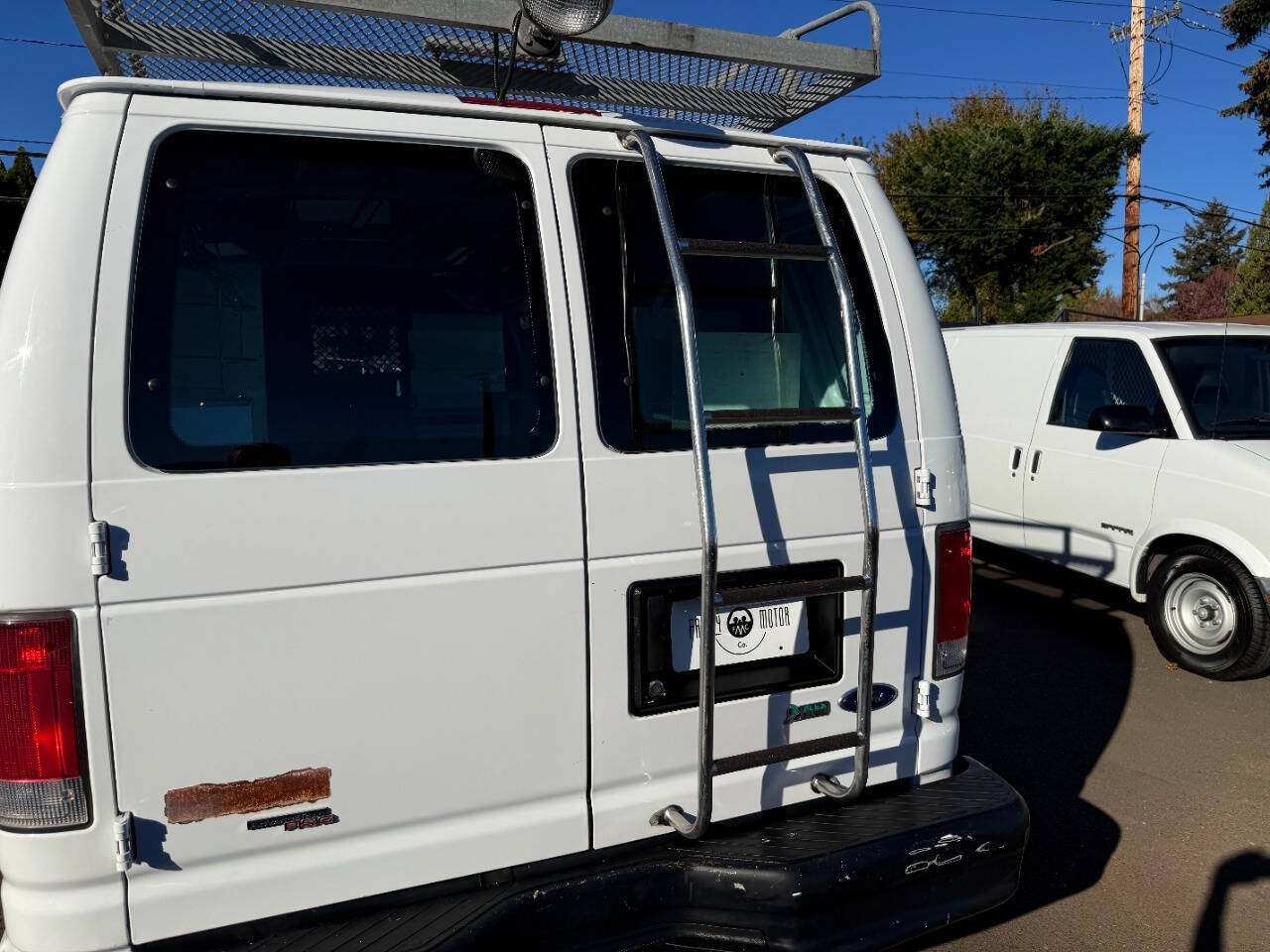 Used 2014 Ford E-350 and Econoline 350 Extended Super Duty w/ Power Group RWD image 38