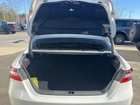 Used 2024 Toyota Camry SE image 25