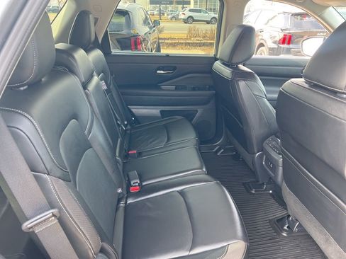 Used 2024 Nissan Pathfinder SL image 14
