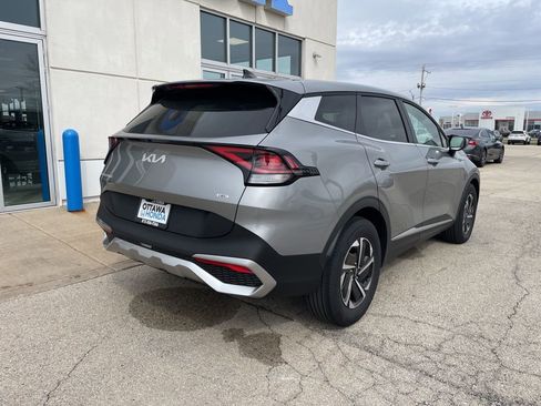 Used 2024 Kia Sportage LX image 5