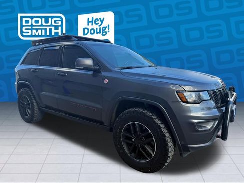 Used 2020 Jeep Grand Cherokee Trailhawk w/ Trailhawk Luxury Group AWD/4WD image 5