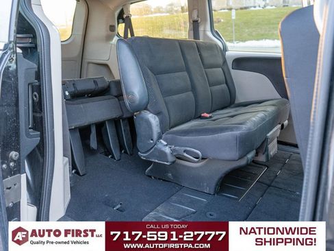 Used 2019 Dodge Grand Caravan SE w/ UConnect Hands-Free Group image 14