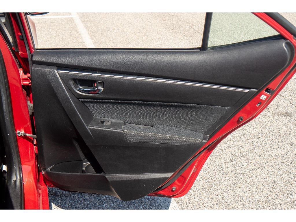 Used 2018 Toyota Corolla LE FWD image 20