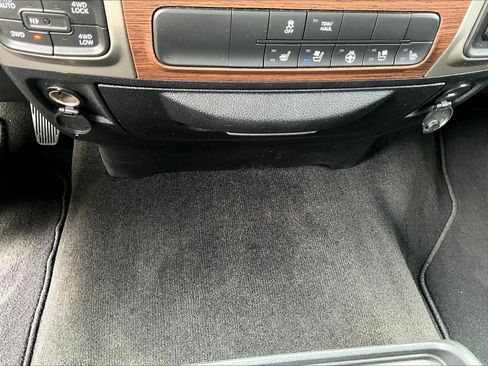 Used 2017 RAM 1500 Laramie AWD/4WD image 17