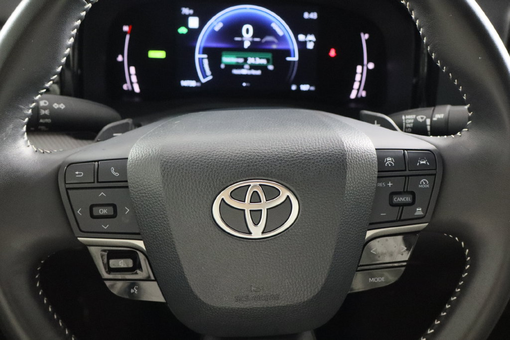 Used 2025 Toyota Camry SE w/ Convenience Package FWD image 7