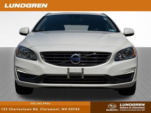 Used 2017 Volvo V60 T5 Premier w/ Convenience Package image 10
