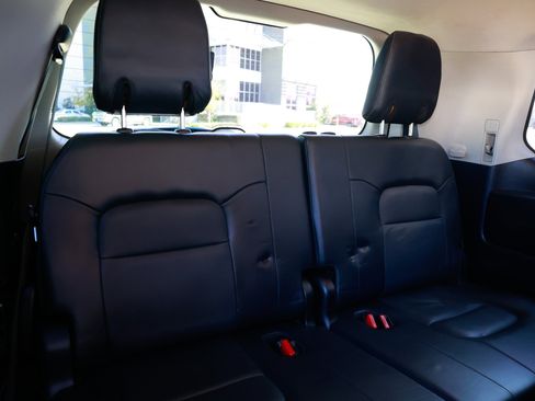 Used 2017 Toyota Land Cruiser image 29