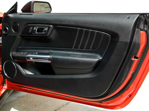 Used 2019 Ford Mustang Premium RWD image 38