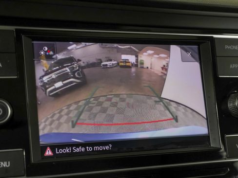 Used 2023 Volkswagen Jetta SE w/ Panoramic Sunroof Package FWD image 8