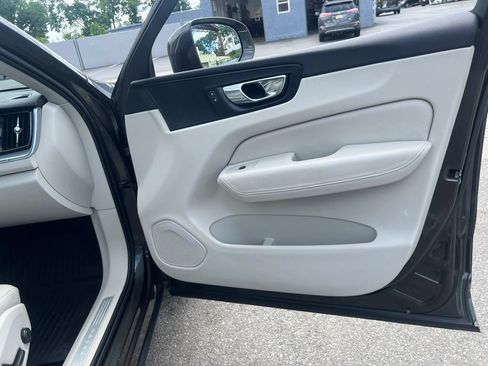 Used 2018 Volvo XC60 T6 Momentum w/ Convenience Package AWD/4WD image 31
