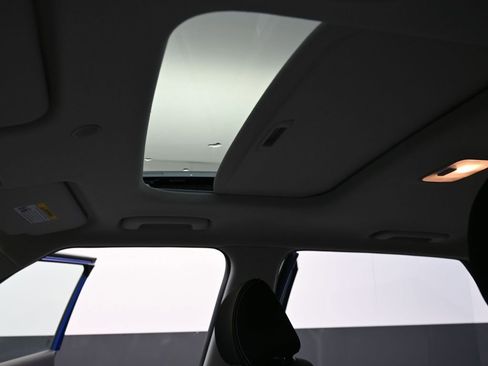 Certified 2025 Hyundai Venue SEL image 15