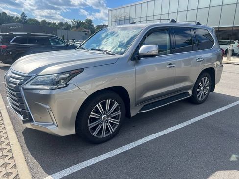 Used 2017 Lexus LX 570 4WD w/ Luxury Package image 5
