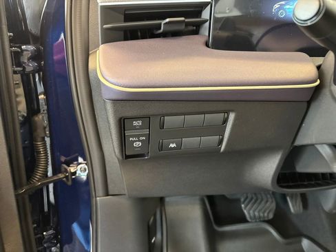 New 2026 Nissan Leaf SV+ w/ Illuminated Package FWD image 15