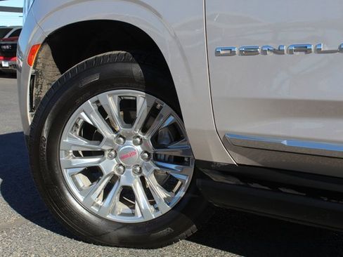 Used 2021 GMC Yukon Denali w/ Advanced Technology Package image 15