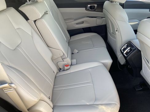 Certified 2025 Kia Sorento S FWD image 14