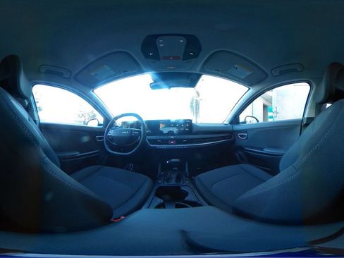 Used 2025 Kia K4 LXS image 42