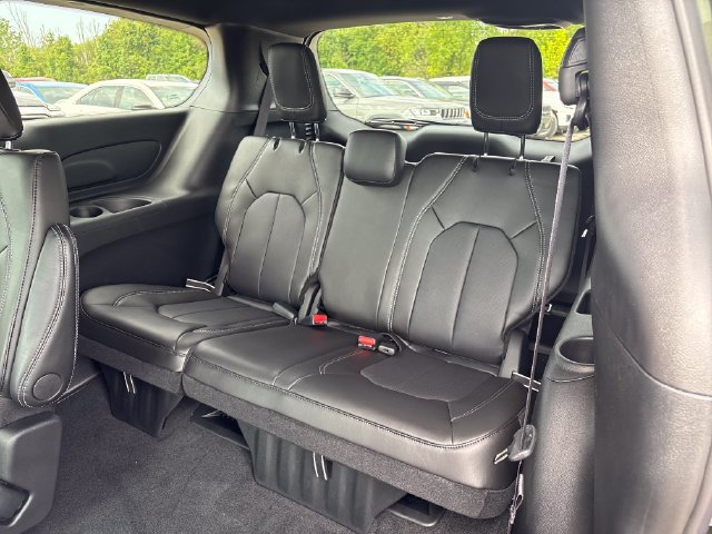 New 2027 Chrysler Pacifica Select AWD/4WD image 21