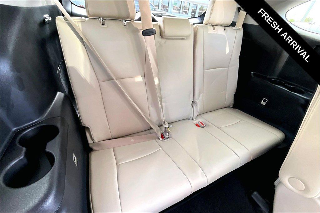 Used 2024 Toyota Highlander XLE AWD/4WD image 25