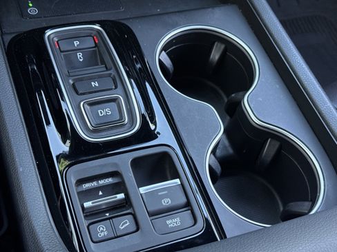 Used 2025 Honda Pilot Black Edition image 28