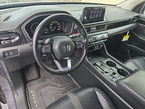 Used 2025 Honda Pilot EX-L image 16