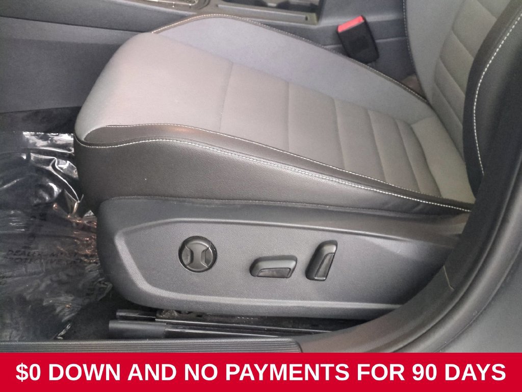 Used 2025 Volkswagen Jetta SE FWD image 14