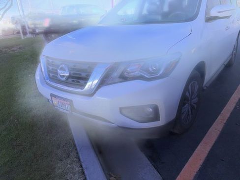 Used 2019 Nissan Pathfinder SL image 1